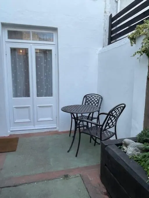 Homely Garden Apartment, Newly Refurbished - Sleeps Four Brighton Reino Unido